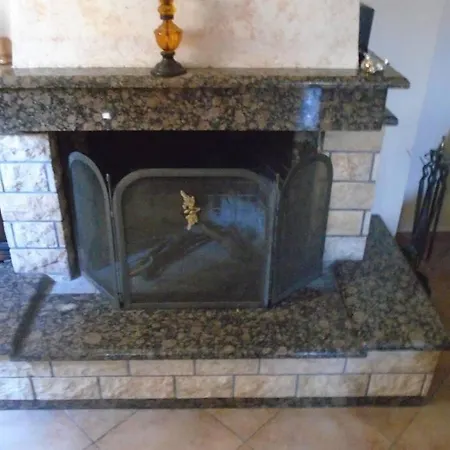 Eleni's House In Villa Valanio