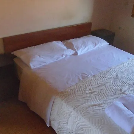 Eleni's House In Villa Valanio